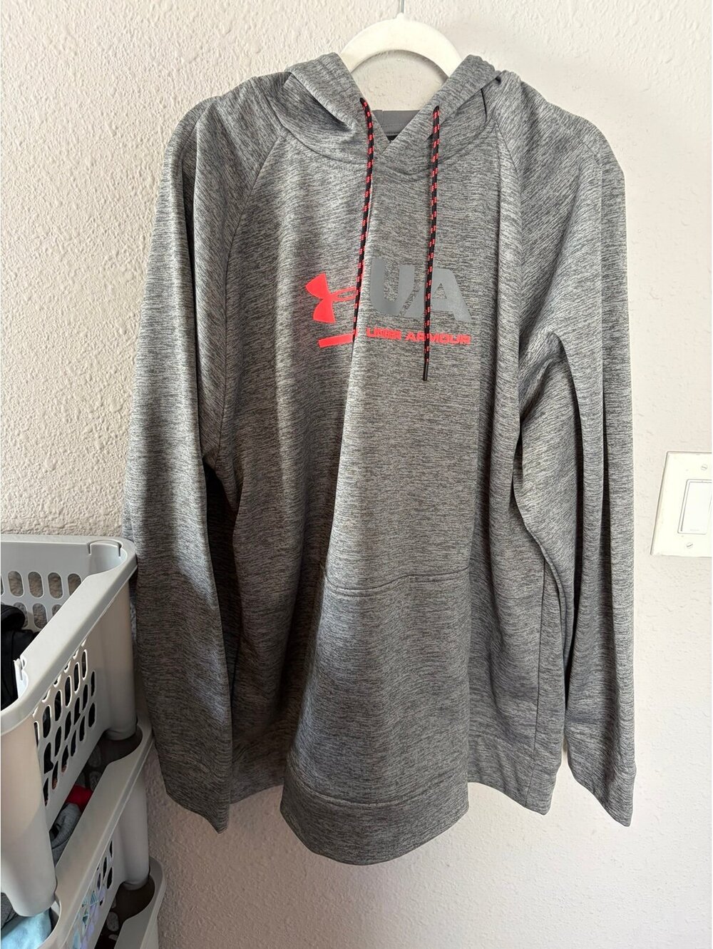Under Armour grey/pink coldgear hoodie size XXL Loose Fit